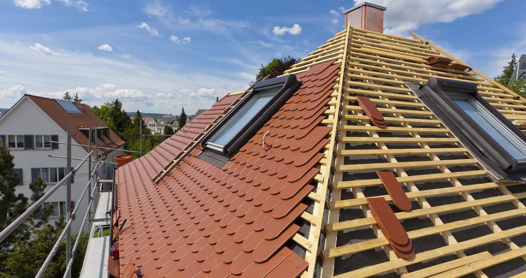 Pose de tuiles plastique, velux et litonnage, à Marcoussis dans le 91 (département de l'Essonne).